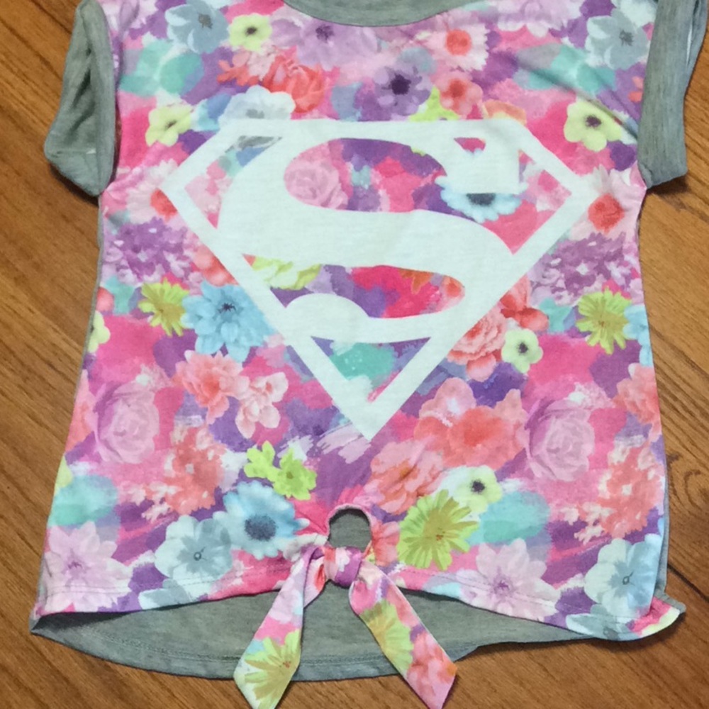 💖FREE Supergirl Tie front tee